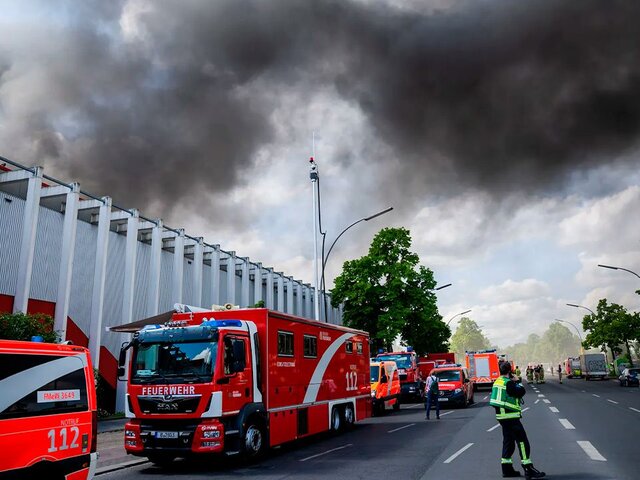 Ядовитая кислота может образоваться из-за пожара на заводе в Берлине