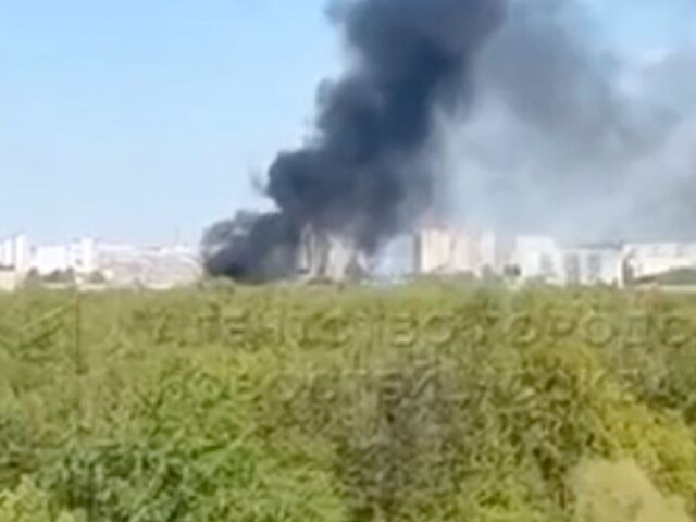 Пожар вспыхнул в двухэтажном складе в Москве