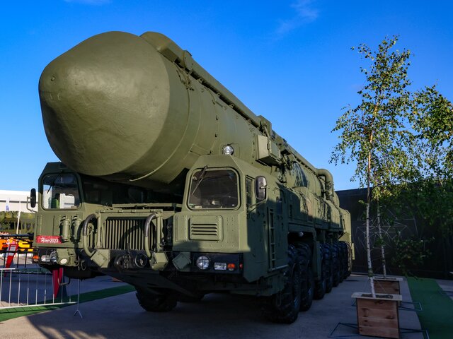 Путин назвал плановой работой учения по применению нестратегического ядерного оружия