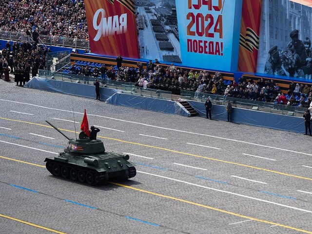 Механизированную колонну на параде Победы возглавил танк Т-34