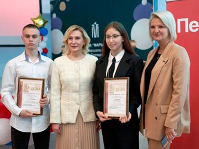 Сенатор Святенко наградила призеров олимпиады по физкультуре