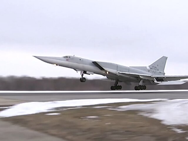 Российские Ту-22М3 и МиГ-31 выполнили плановые полеты над Каспийским и Балтийским морем