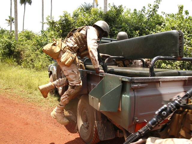 Группа военных направилась к президентскому дворцу в столице Чада Нджамене – СМИ