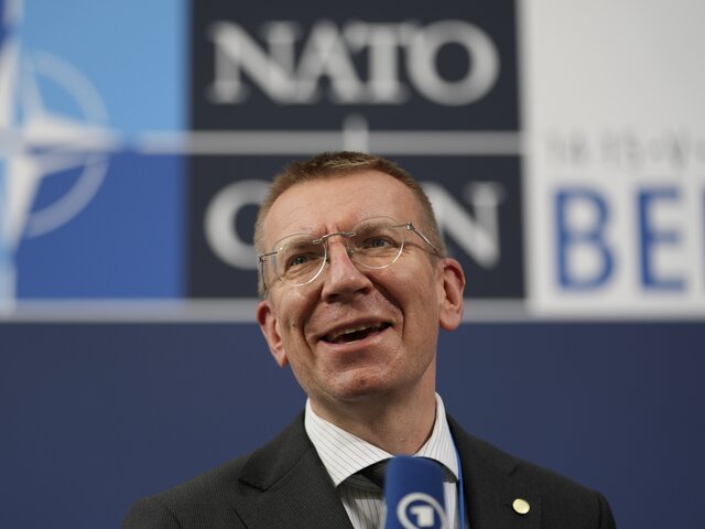 Президент Латвии заявил, что НАТО продолжает существовать из-за России