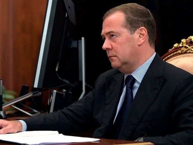 Медведев назвал президента Латвии ничтожеством в ответ на призыв разрушить РФ
