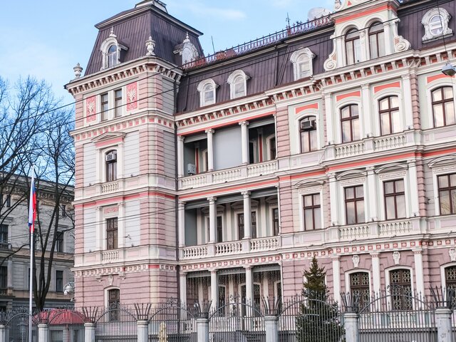 МИД РФ пригрозил ответом на высылку Латвией российского дипломата