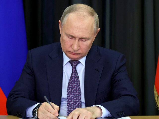 Путин подписал закон о налоговых вычетах на долгосрочные сбережения россиян