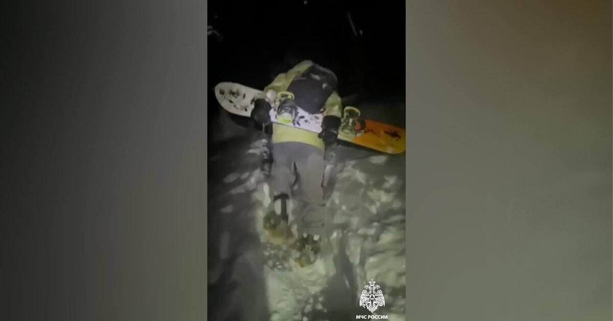 Попавшие под лавину в Сочи туристы найдены Попавшие под лавину в Сочи туристы найдены