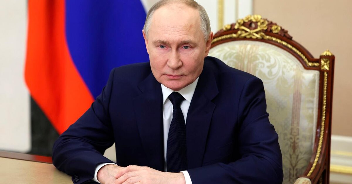 Путин поздравил собравшихся в Кремле Героев России с Днем защитника Отечества Путин поздравил собравшихся в Кремле Героев России с Днем защитника Отечества