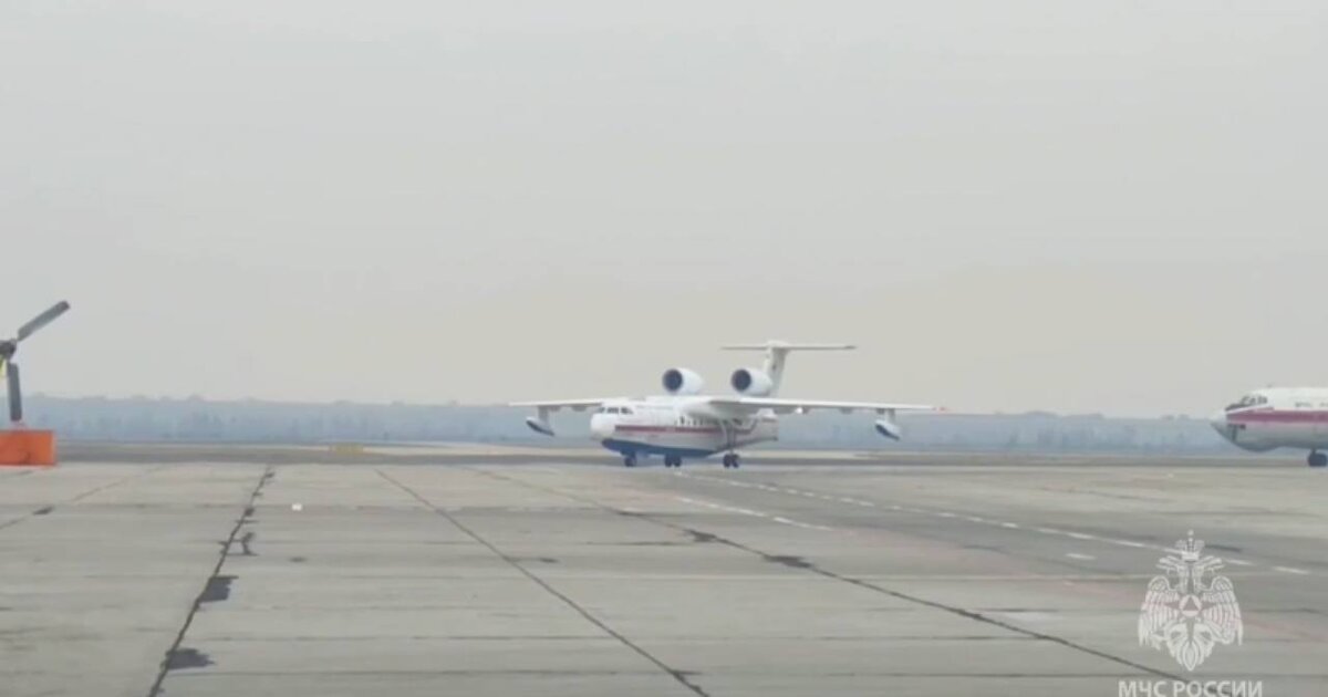 МЧС РФ усилило авиагруппировку в Забайкалье из-за лесных пожаров МЧС РФ усилило авиагруппировку в Забайкалье из-за лесных пожаров