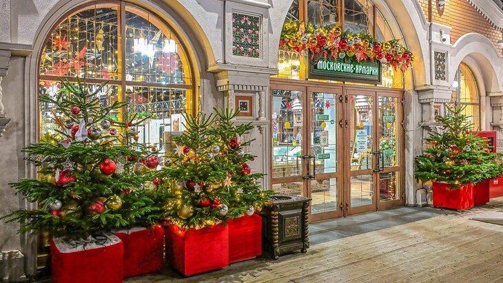 Московские ярмарки украсили к Новому году