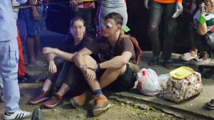 В Таиланде локомотив протаранил пассажирский состав с туристами