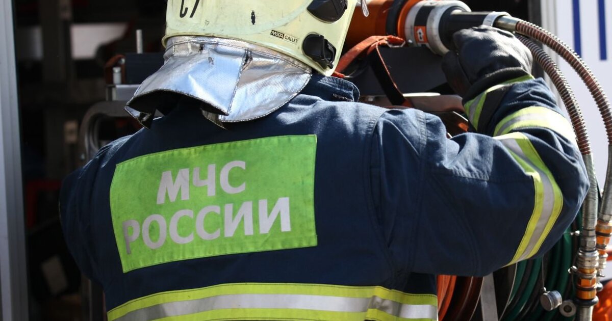 Большегруз упал с моста в Симферополе Большегруз упал с моста в Симферополе