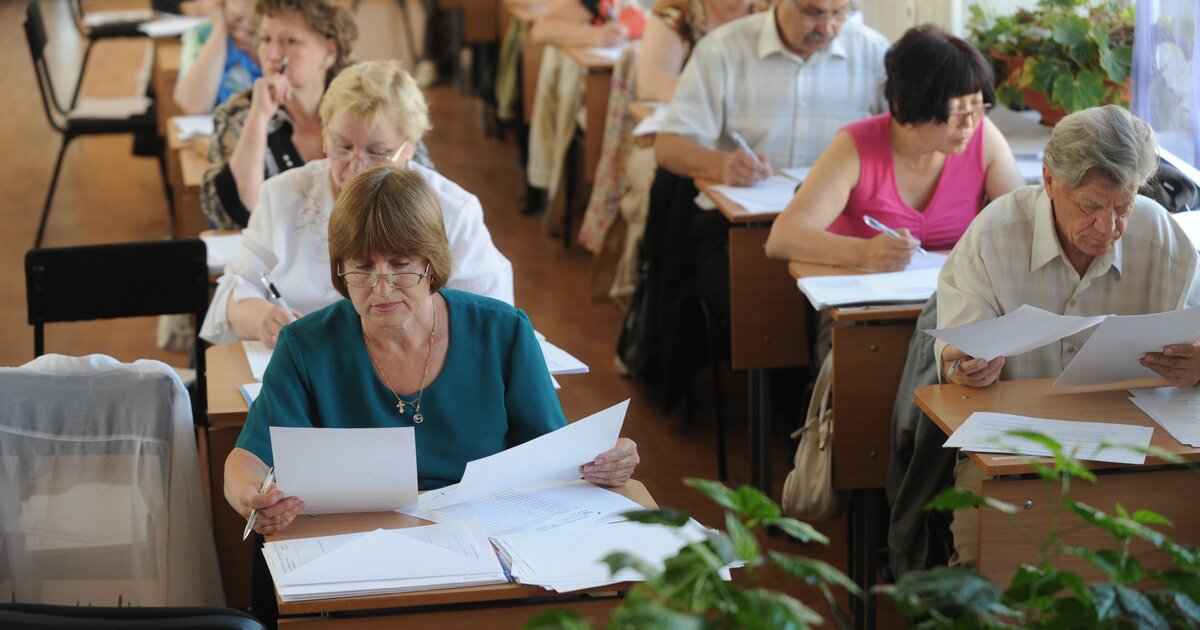 Егэ для родителей. Единый государственный экзамен. Школьники на егэ. Доска на огэ. Сдам егэ.