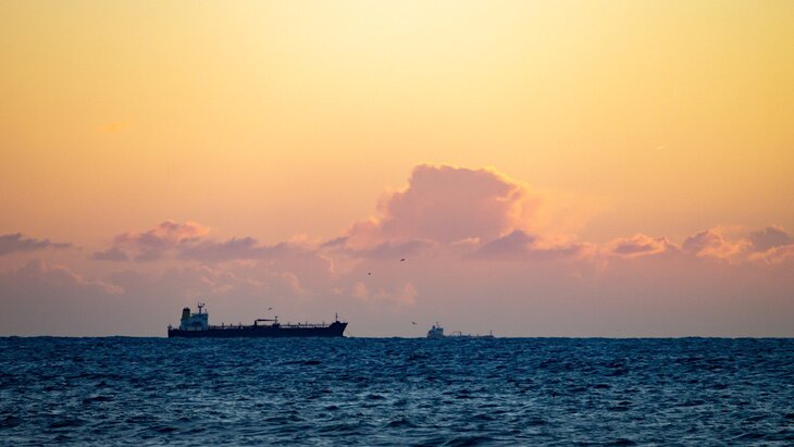 Левитт: США будут захватывать выходящие из Венесуэлы без их разрешения танкеры