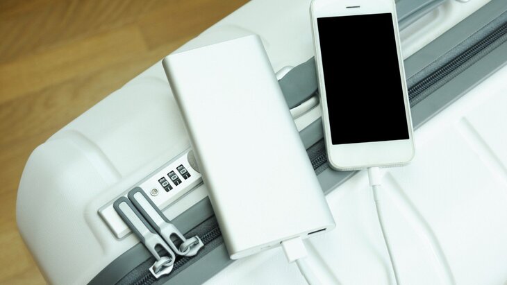 Международная ассоциация авиатранспорта ограничила провоз пауэрбанков на борту