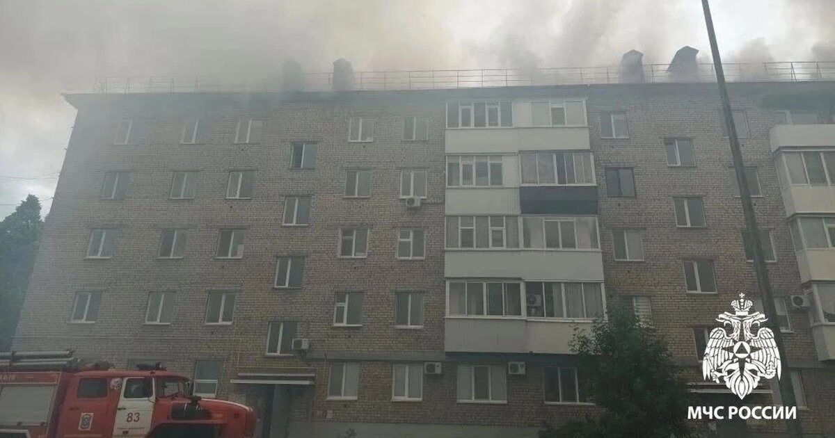 В Башкирии пятиэтажный дом загорелся на площади 2 тыс квадратных метров В Башкирии пятиэтажный дом загорелся на площади 2 тыс квадратных метров