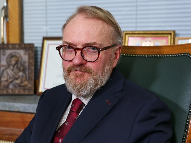 Милонов заявил, что блогера Тейта могут депортировать из России за плохое поведение