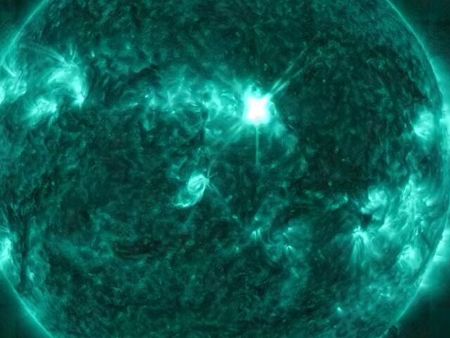 Самая сильная за 1,5 месяца вспышка произошла на Солнце