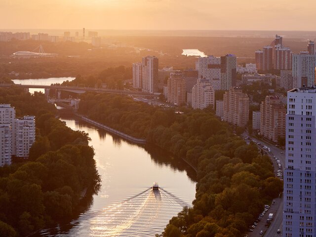 Температура воды в Москве-реке достигла значений южных курор
