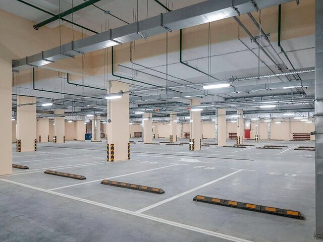 Москва выставила на торги 135 машино-мест на Коров