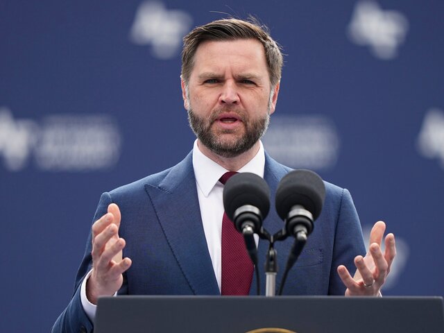 Вэнс заявил, что США продолжат добиваться сделки с Ираном