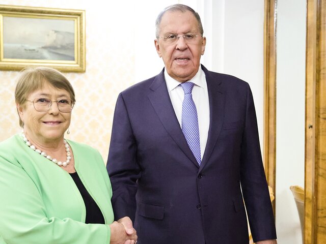 Лавров перед переговорами с Бачелет пошутил о принесенном бу