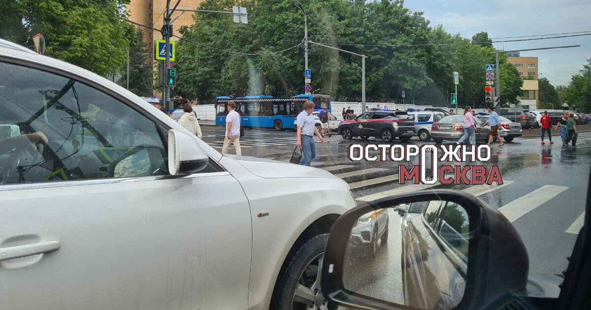 Хлопок произошел в машине на юго-западе Москвы СМИ Хлопок произошел в машине на юго-западе Москвы СМИ