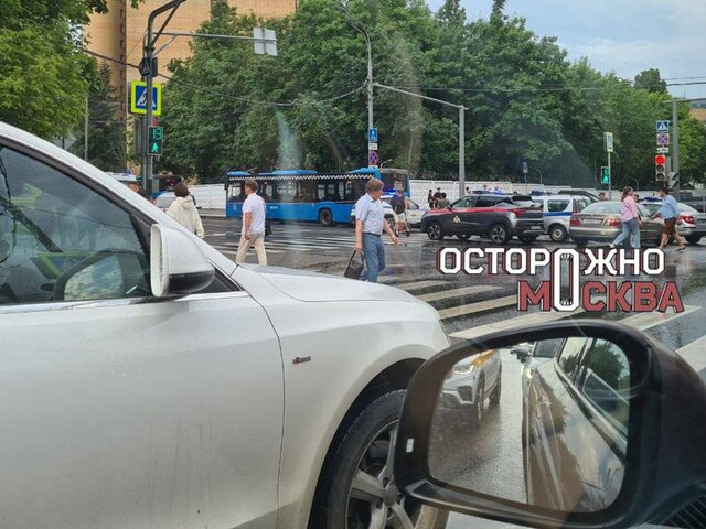 Агентство "Москва": хлопок произошел в машине на юго-западе 