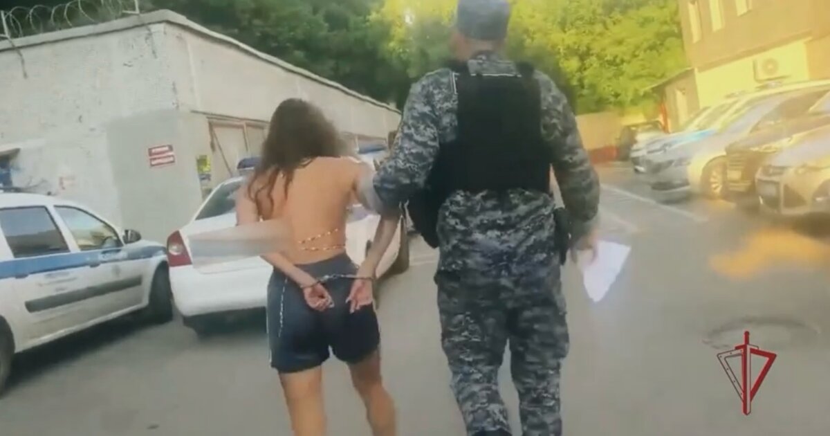 Молодую пару задержали за развратное поведение в бассейне на юге Москвы Молодую пару задержали за развратное поведение в бассейне на юге Москвы