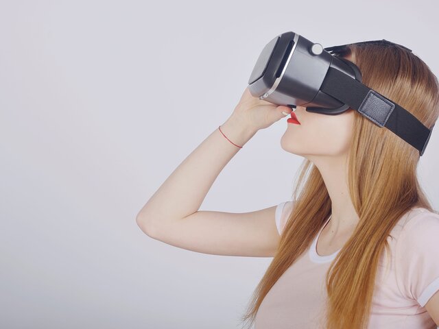 Врач Ерофеева: VR-очки могут стать отвлекающим фактором при 