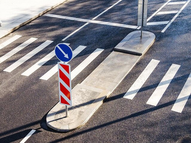 Специалисты обновят разметку на почти 28 тыс пешеходных переходов в Москве