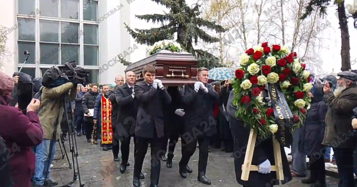 Журналиста Пиманова похоронили на Троекуровском кладбище в Москве Журналиста Пиманова похоронили на Троекуровском кладбище в Москве