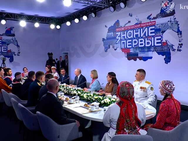 Путин на бесермянском наречии поприветствовал представительницу народа в 