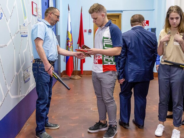 Эксперт Казаков: запрет на досмотр школьников перед ЕГЭ снизит число ЧП на экзаменах
