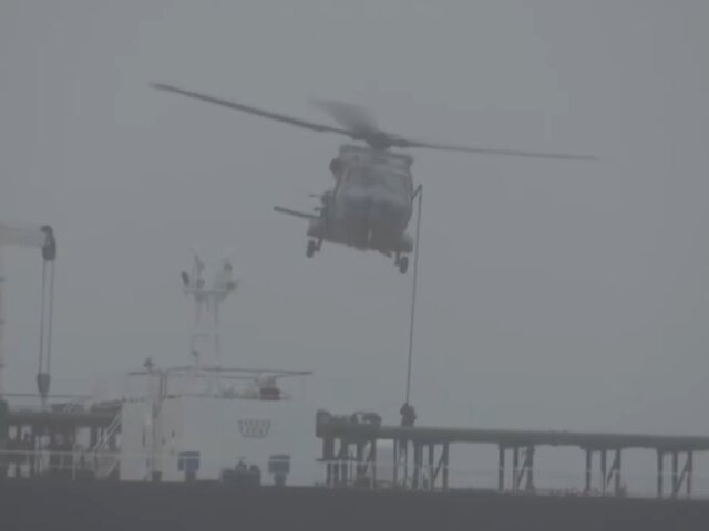 Посольство РФ принимает меры для защиты россиян из экипажа танкера Tagor