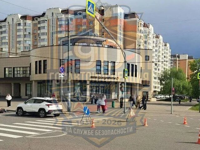 Трое подростков на скутере пострадали при столкновении с авто в Москве