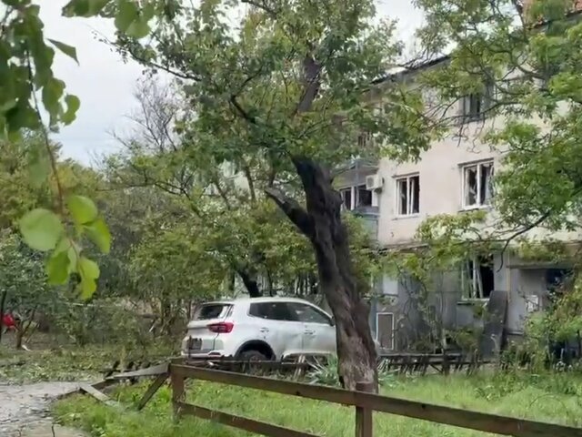 ВСУ атаковали беспилотником многоквартирные дома в Геническе