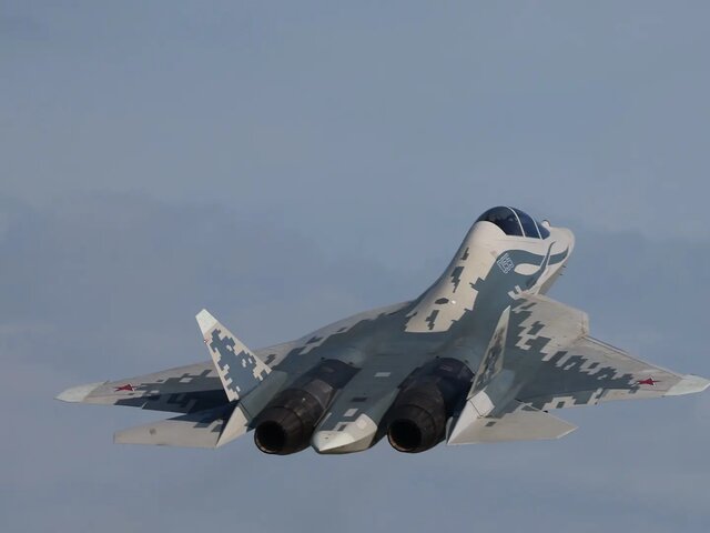 Прототип истребителя 5-го поколения Су-57 совершил первый полет