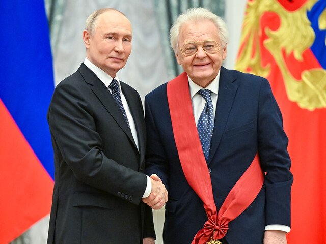 Владимир Путин вручил певцу Юрию Антонову орден 