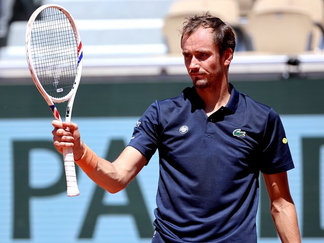 Теннисист Медведев проиграл 97-й ракетке мира на турнире Roland Garros