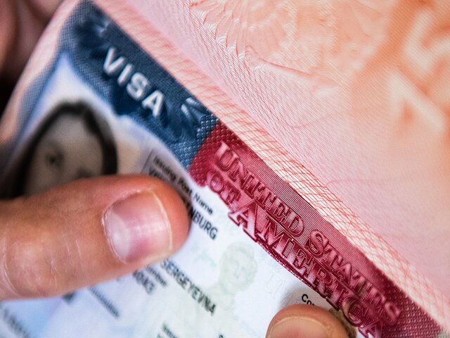 Россиянам рекомендовали оформлять американскую визу за год до поездки