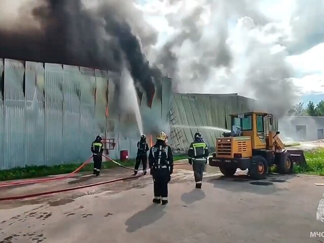 Открытое горение на складе с мебелью в Долгопрудном ликвидировано