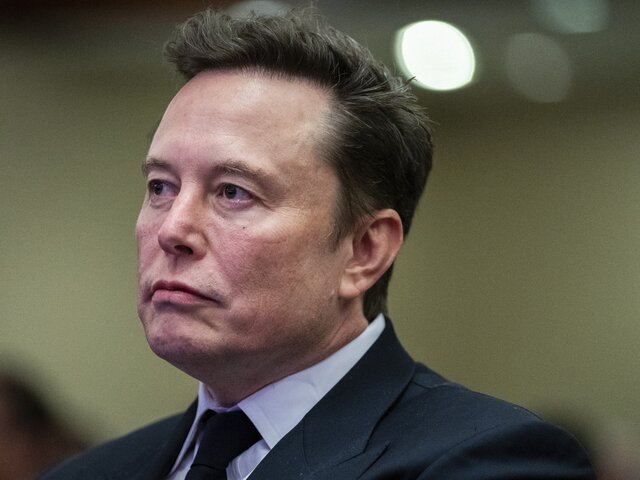 Маск назвал работу с ракетами трудным делом после взрыва New Glenn