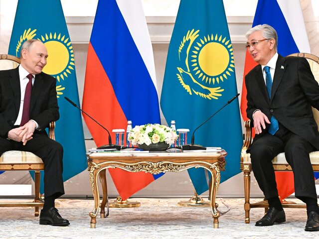 Путин отметил вклад Токаева по продвижению русского языка