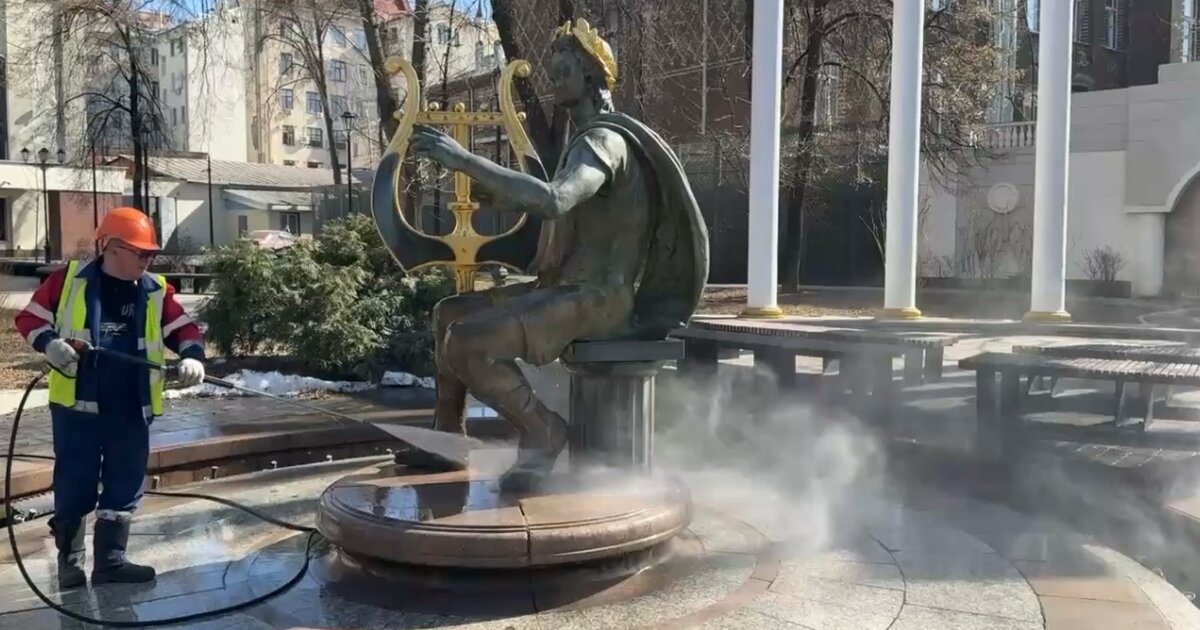 Завершилась весенняя промывка фонтанов в саду “Аквариум” в Москве Завершилась весенняя промывка фонтанов в саду “Аквариум” в Москве