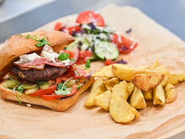 Роскачество проверит бургеры из популярных сетей фастфуда