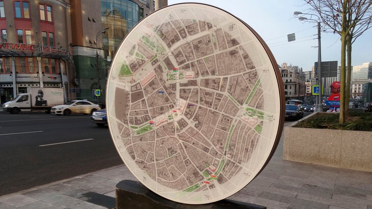 Около 300 стел городской пешеходной навигации возведут в Москве до конца года