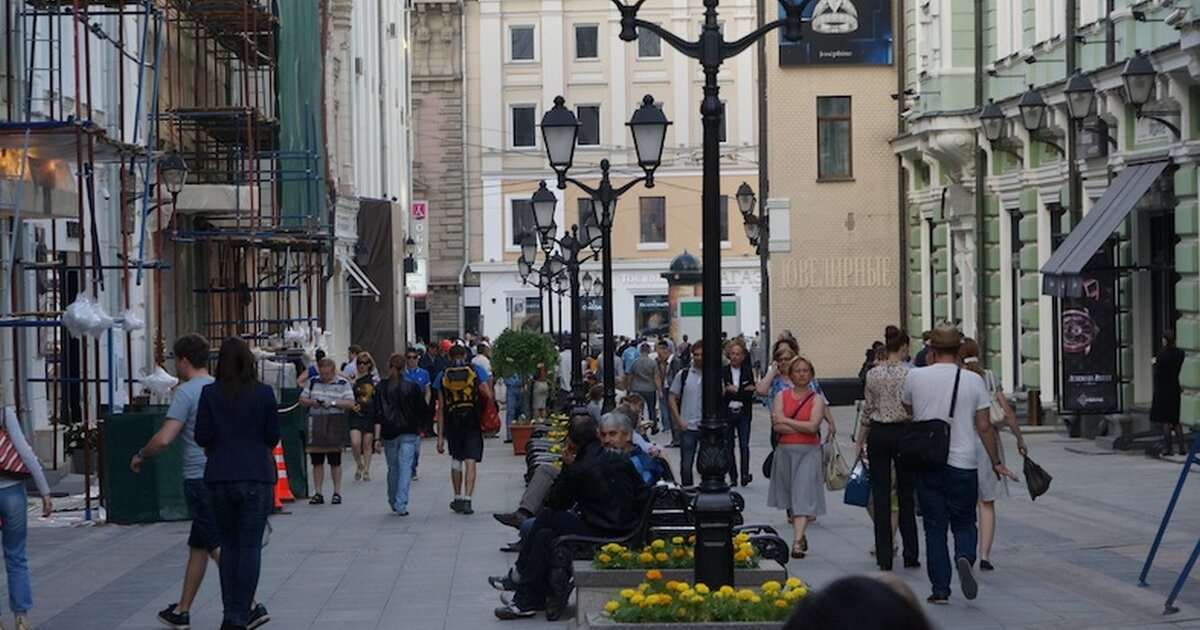 Пешеходная улица площадь. Пешеходные улицы Европы. Пешеходные зоны Москвы. Пешеходные улицы Москвы. Пешеходная зона в городе.
