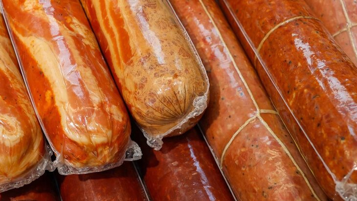 Участница ярмарки отправляет продукты морпехам в СВО Участница ярмарки отправляет продукты морпехам в СВО